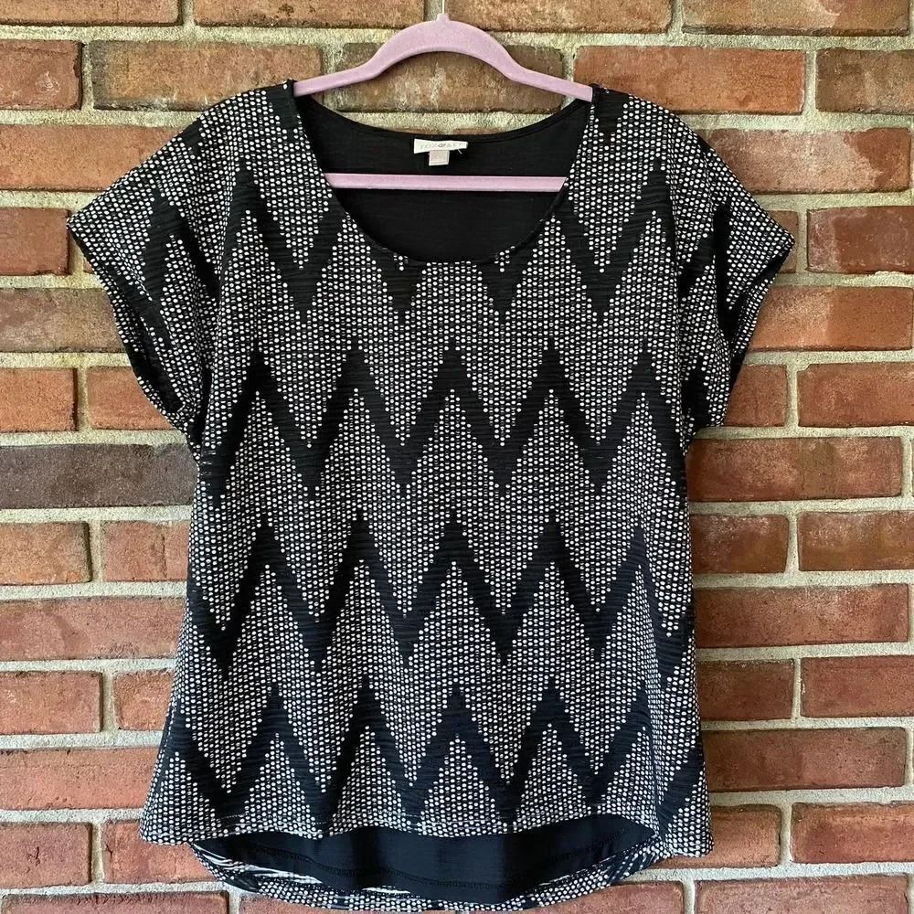 Roz & Ali Polka Dot Chevron Cap Sleeve Top Black White Large